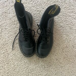 Dr. Marten 1460 Smooth Leather Boots